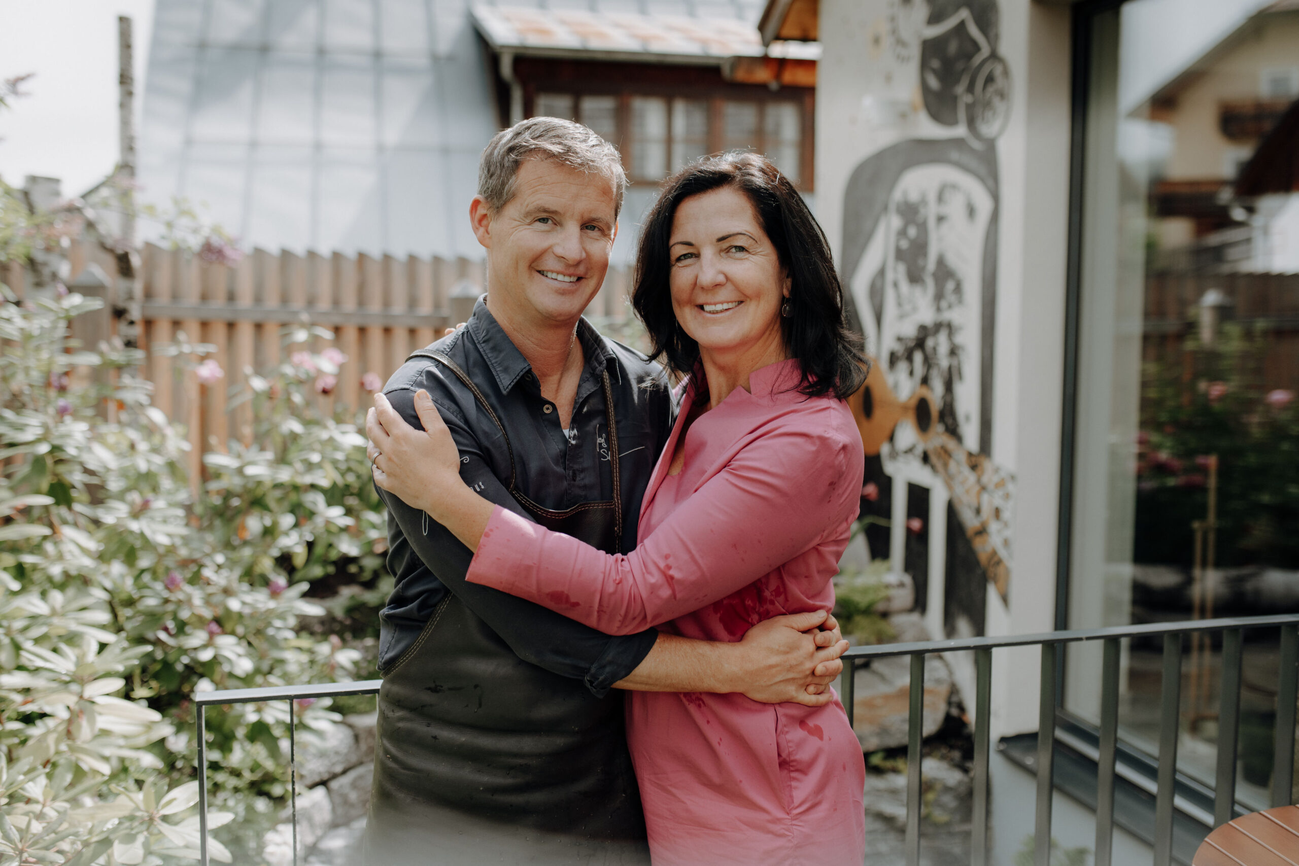Maria und Josef Steffner im Garten des Mesnerhauses