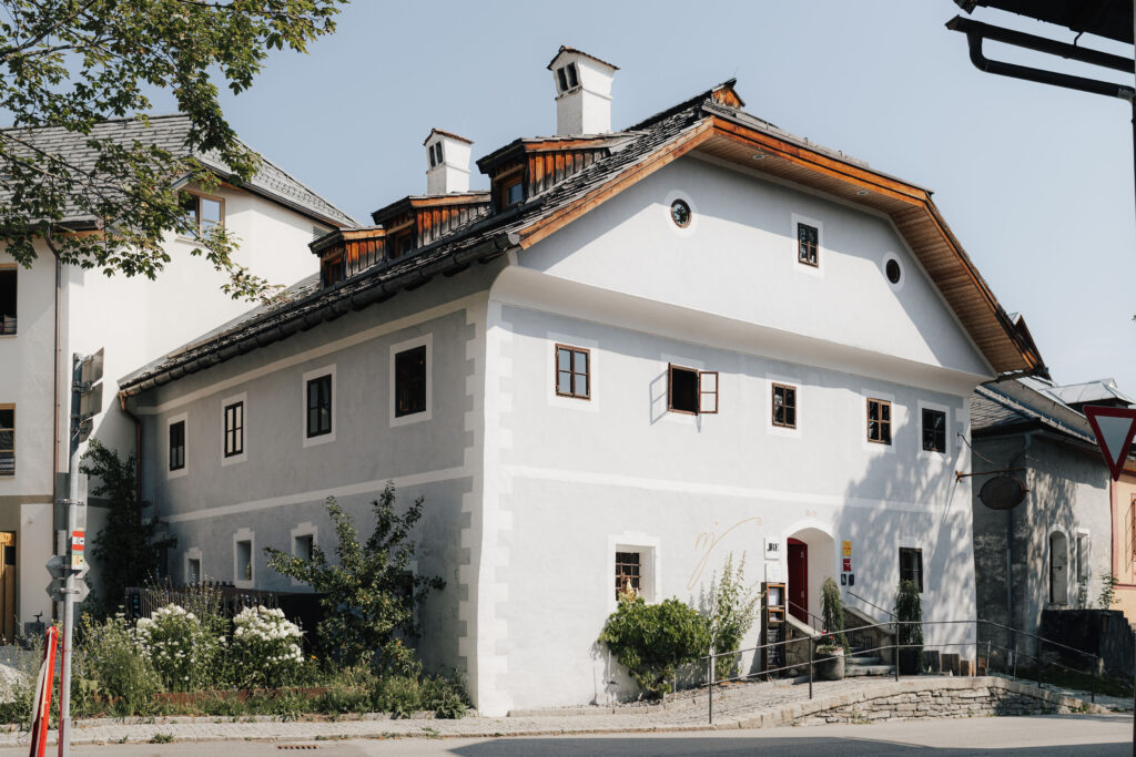 Außenansicht des Mesnerhauses in Mauterndorf