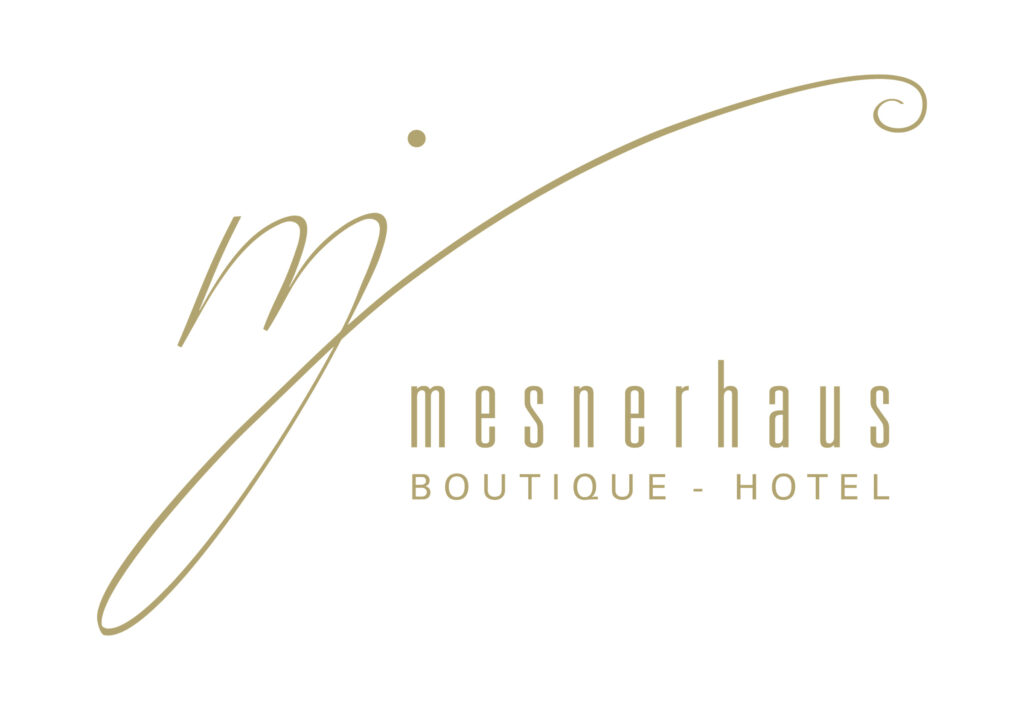 mesnerhaus-boutique-hotel-logo-gold-auf-weiss-2400px Logo Mesnerhaus Boutique-Hotel in Gold auf weißem Hintergrund