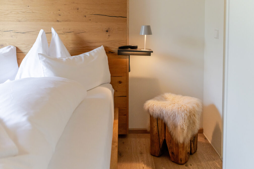 mesnerhaus-boutique-hotel-zimmer-boutique-hocker