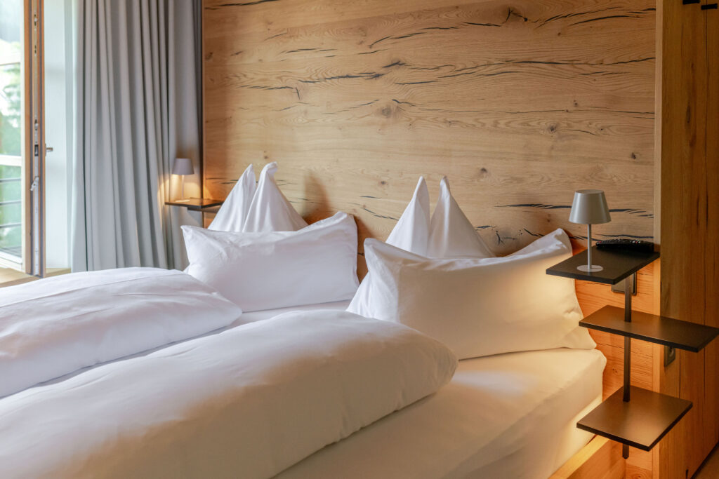 mesnerhaus-boutique-hotel-zimmer-prestige-bett