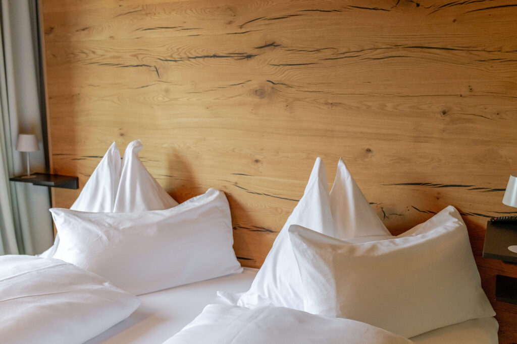 mesnerhaus-boutique-hotel-zimmer-prestige-bett-detail