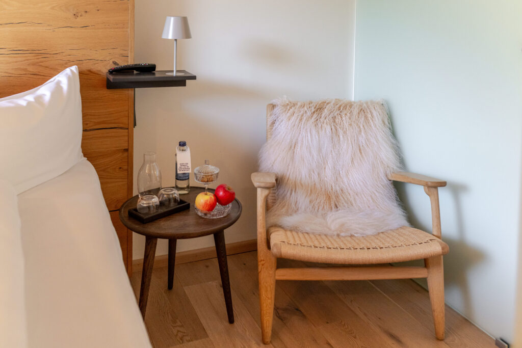 mesnerhaus-boutique-hotel-zimmer-superior-sessel